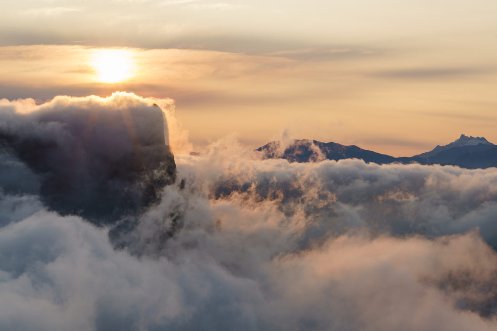 Lever de soleil avec des nuages sur le balcon est du vercors